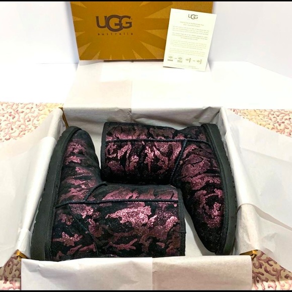UGG CLASSIC SHORT METALLIC CAMO BOOT Size 8 - Picture 3 of 11
